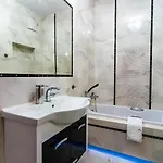Exclusive Centre *